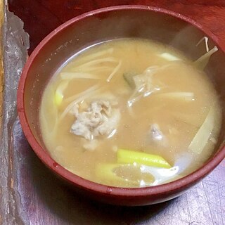 びんちょう鮪とエノキとネギの味噌汁。